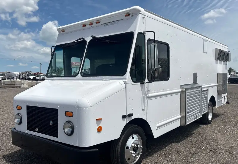 2005 Freightliner MT45 photo 2