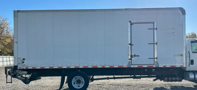 2018 International 4300 photo 9