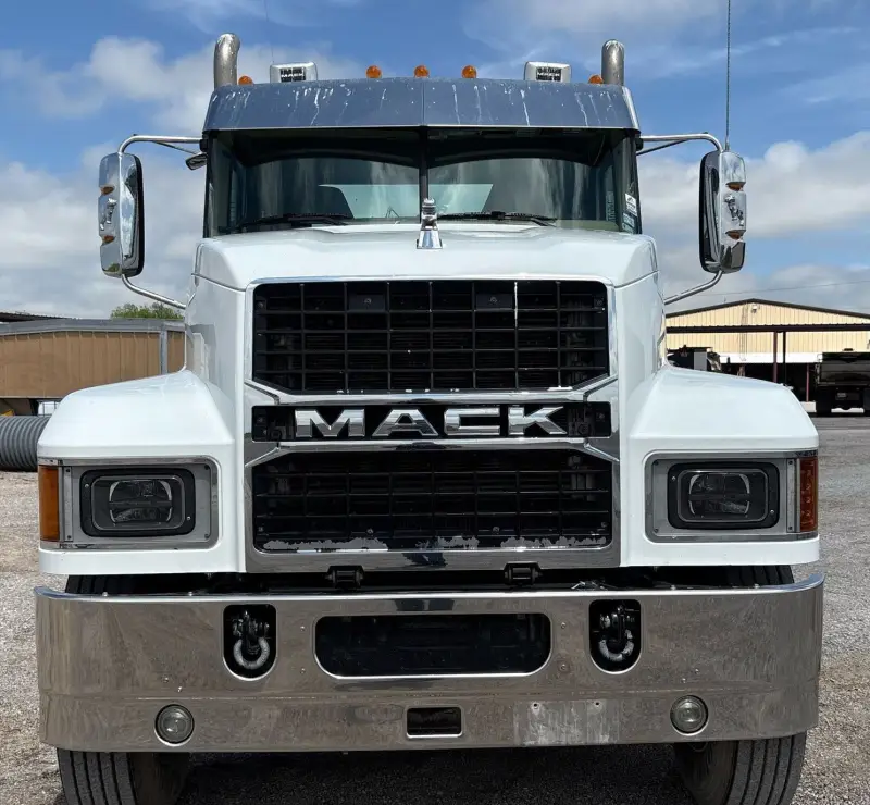 2021 Mack Pinnacle photo 3